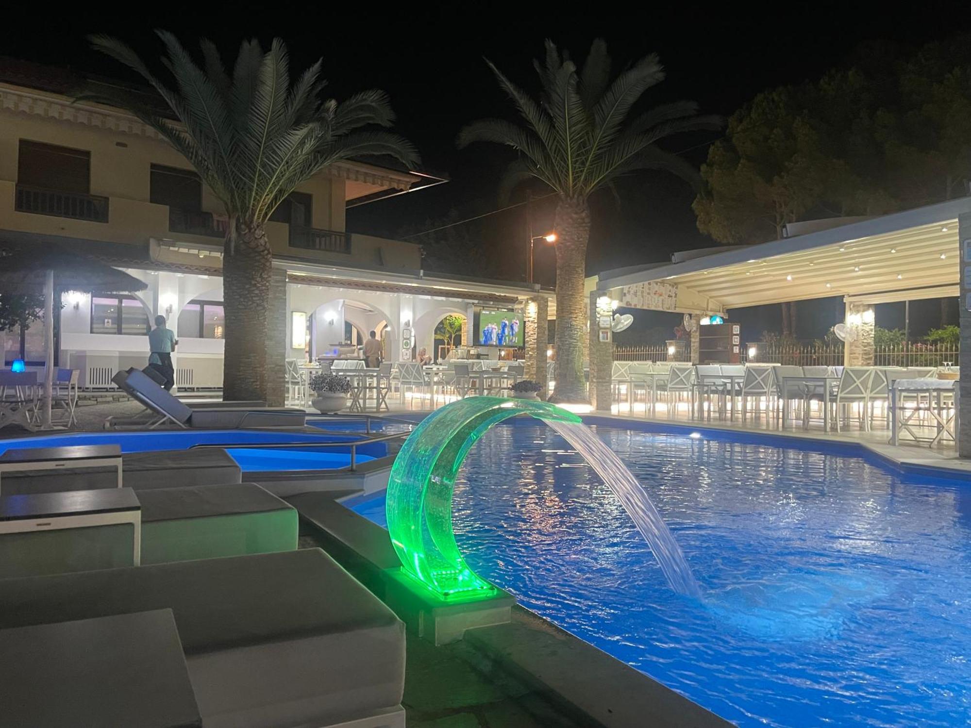 Vergos Hotel 보우르보우로우 외부 사진