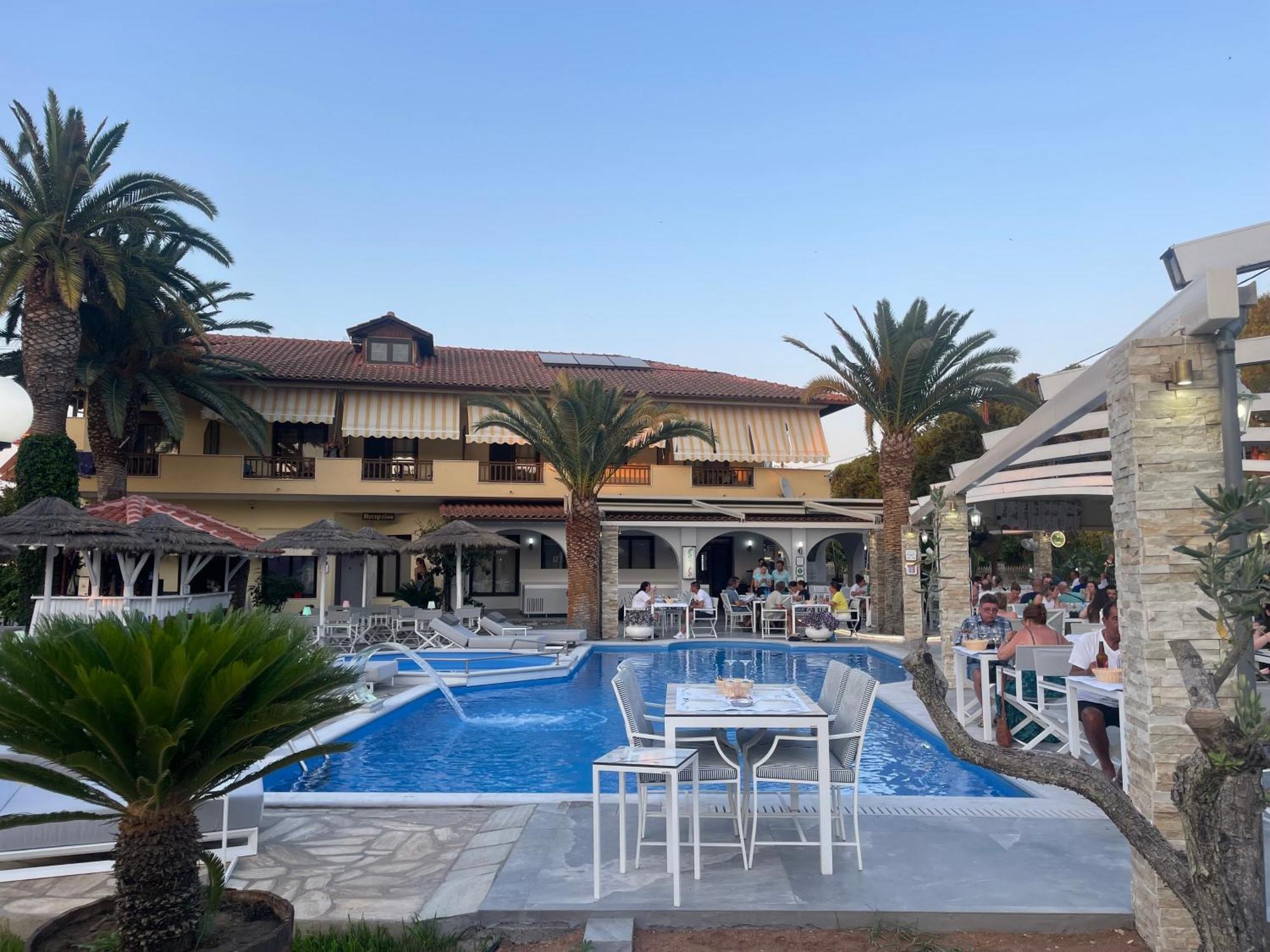 Vergos Hotel 보우르보우로우 외부 사진