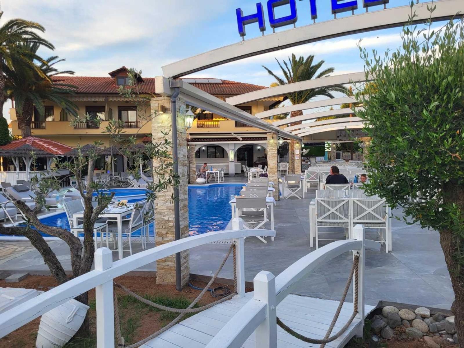 Vergos Hotel 보우르보우로우 외부 사진