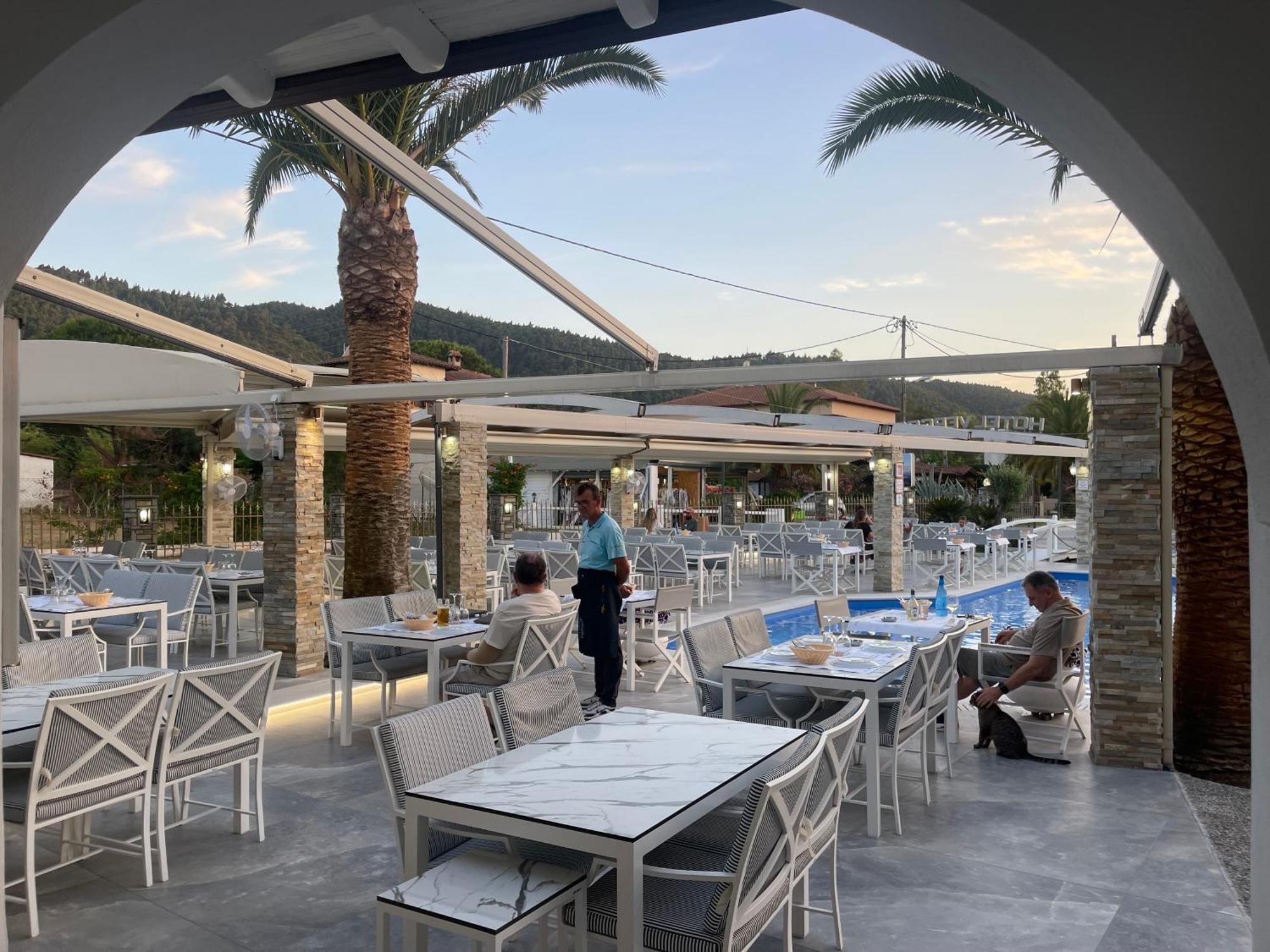 Vergos Hotel 보우르보우로우 외부 사진