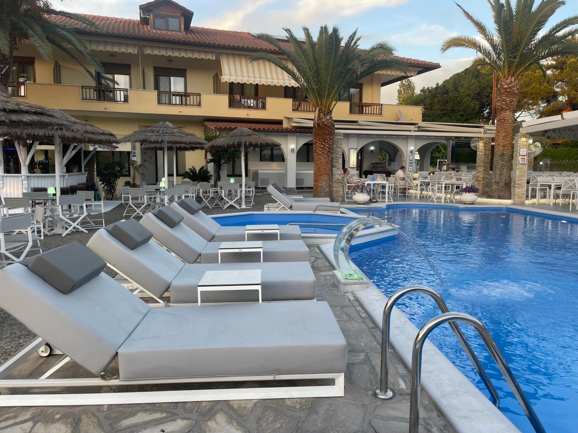 Vergos Hotel 보우르보우로우 외부 사진